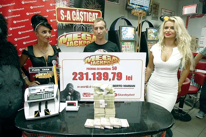 Andrei a primit ieri cecul cu premiul de la reprezentanţii casei de pariuri