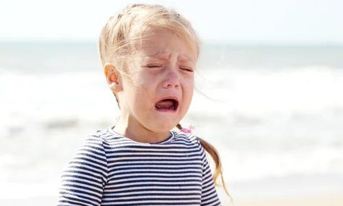 copil pierdut   plange   plaja   shutterstock 1525766312 jpg