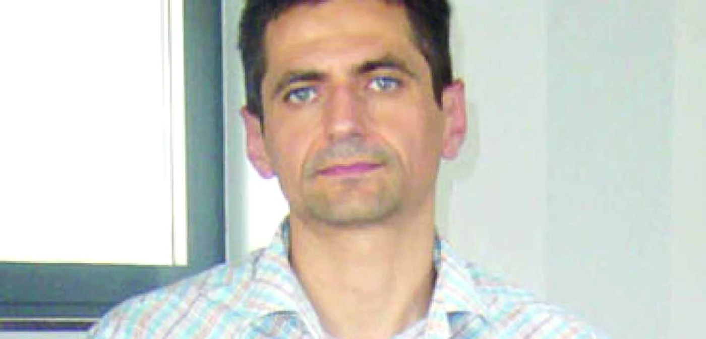 Iaşi: Radu Humelnicu: Omul care trăieşte din umor (PORTRET)