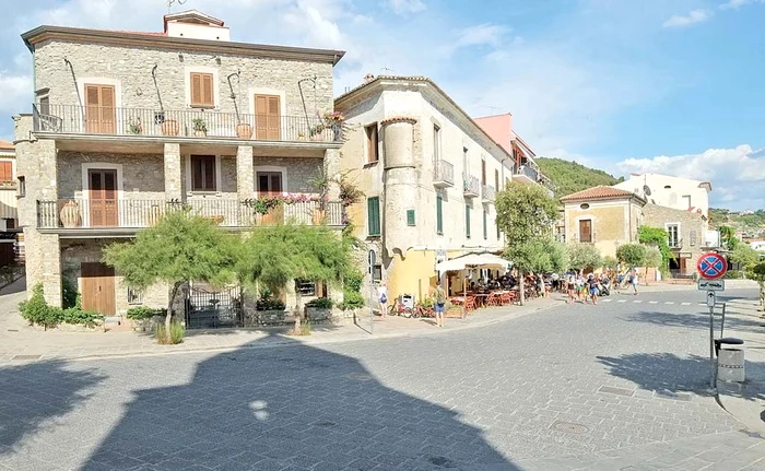 Antonio (100 de ani) şi Amina Vassalo (93 de ani) au dezvăluit regimul alimentar care îi menţine sănătoşi la vâstele lor venerabileFoto: AFP