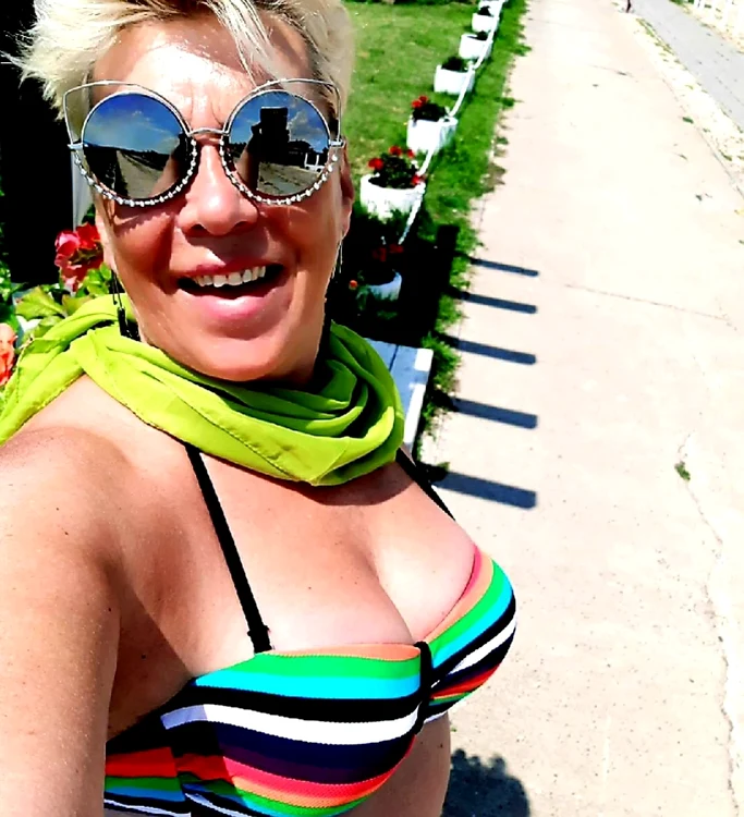 
    Silvia Dumitrescu, decolteu "la înălțime" și la aproape 60 de anifoto: arhivă personală  