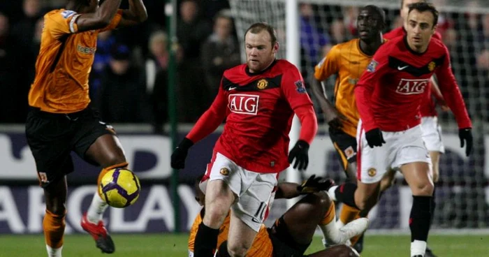 Rooney (la balon) a deschis scorul pentru Manchester