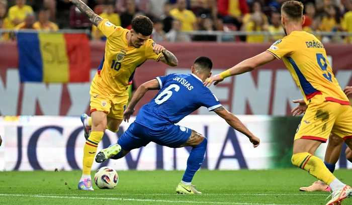 Dennis Man (stânga) a fost unul dintre personajele principale ale României (FOTO: Sportpictures)