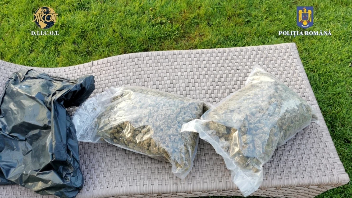 Droguri găsite la o reţea de traficanţi care acţiona în trei judeţe printre care şi Vâlcea Foto DIICOT