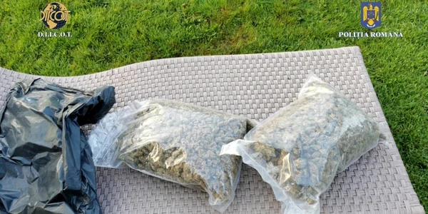 Droguri găsite la o reţea de traficanţi care acţiona în trei judeţe printre care şi Vâlcea Foto DIICOT