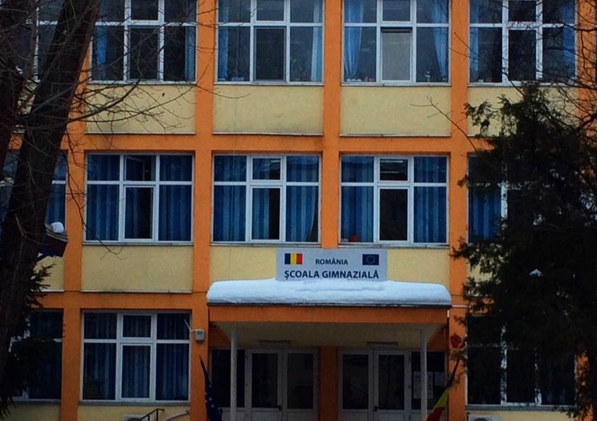 Câți bani le cere părinților pentru renovări o școală din București. Clădirea a fost reabilitată