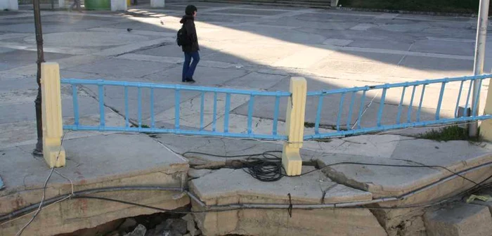 Faleza din Tulcea  se surpă pe zi ce trece!