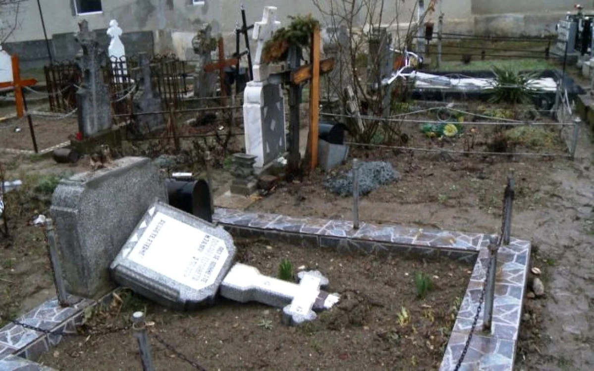 Bărbatul a distrus mormântul tatălui victimei FOTO Arhivă Adevărul