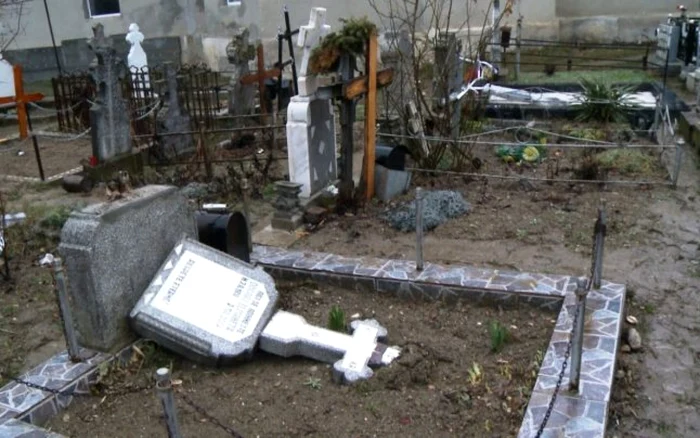 Bărbatul a distrus mormântul tatălui victimei FOTO Arhivă Adevărul
