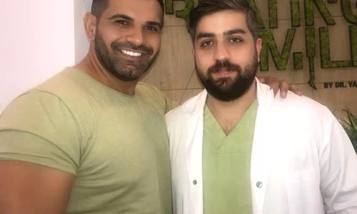 Florin Pastramă, alături de medicul Yazan Aq, specialistul care i a aranjat dantura jpeg