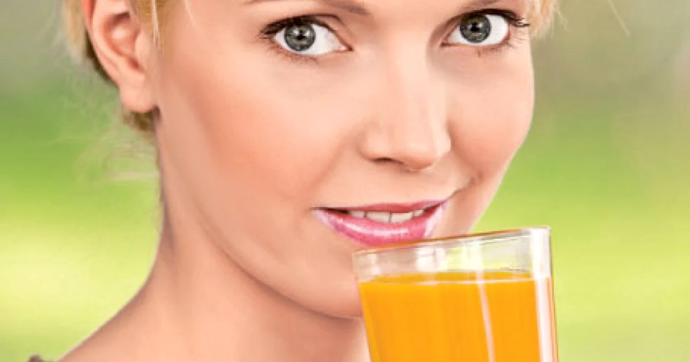 Orice suc natural poate fi amestecat cu câteva picături de sirop de cătină