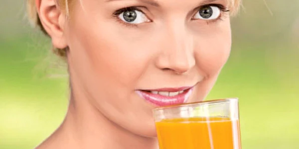 Orice suc natural poate fi amestecat cu câteva picături de sirop de cătină