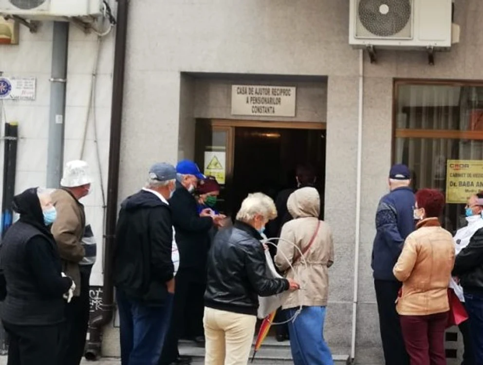 Mii de pensionari au apelat la credite de la Casa de Ajutor Reciproc dar s-au trezit apoi păcăliți Foto: atacdeconstanta.com