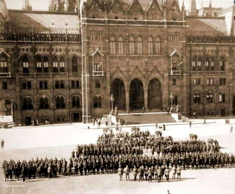 Intrarea Armatei Române în Budapesta, în august 1919. FOTO Arhivă Adevărul