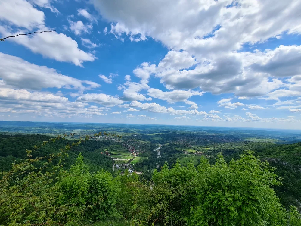 Turiștii pot ajunge deasupra localității Polovragi Foto: Ana Maria Caralicea 