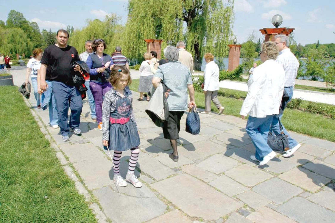 
    Sâmbătă la amiază sunt prognozate peste 32˚C în sud şi 24˚C în centrul ţării.  