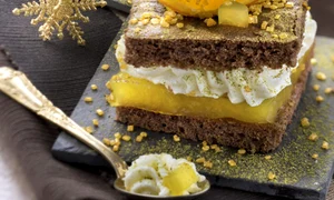 Génoise gourmande au chocolat, pâte d'orange, chantilly et thé vert jpeg