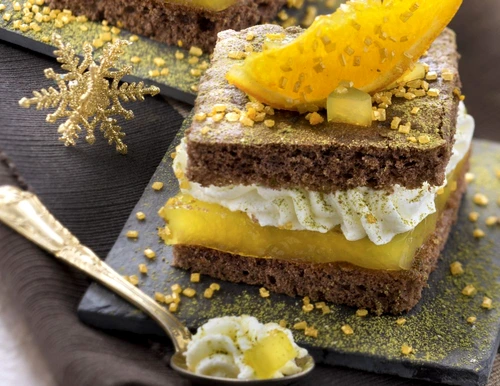 Génoise gourmande au chocolat, pâte d'orange, chantilly et thé vert jpeg