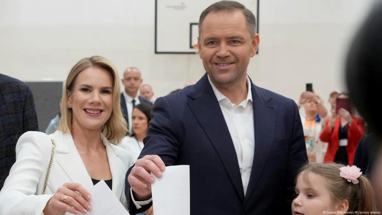 Nawrocki, împreună cu soția sa Marta, la vot pe 1 iunie 2025, în Varșovia