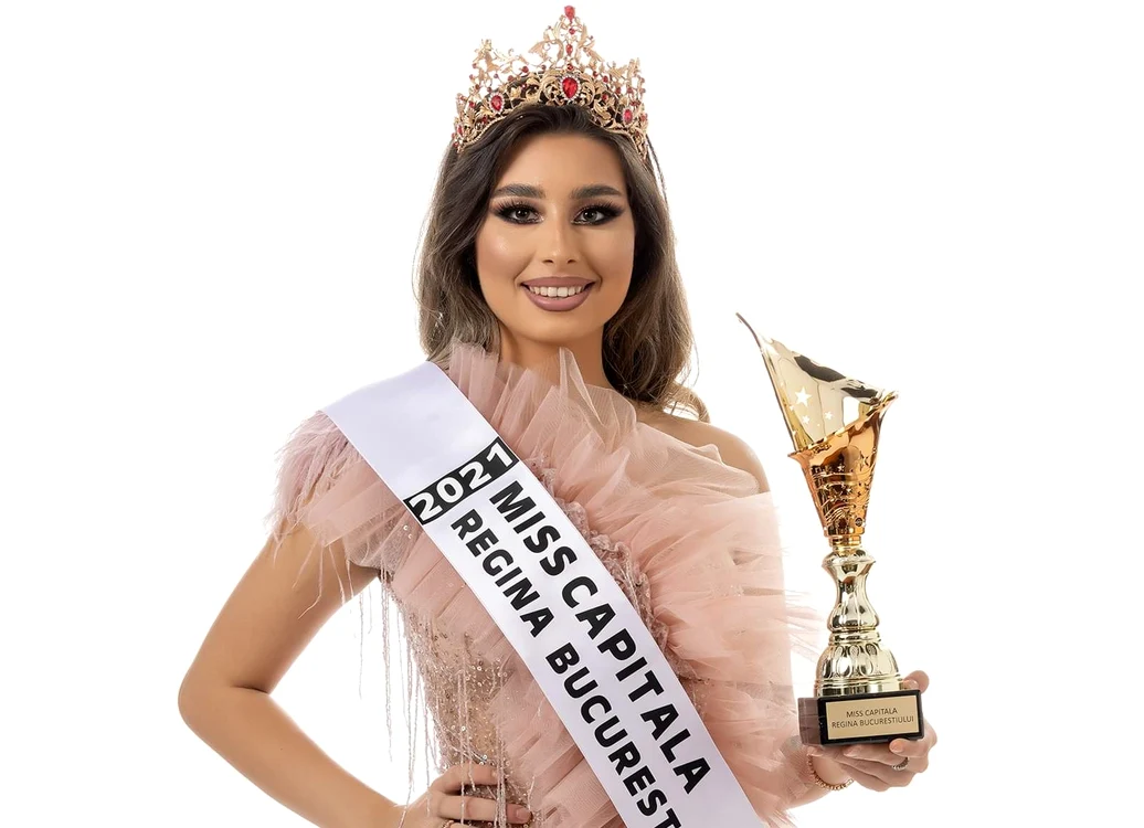 
    Ioana Basgan este și studentăfoto: Facebook  