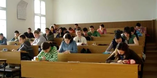 Cei doi elevi vor putea să mai dea examenul de Bac abia în 2012.