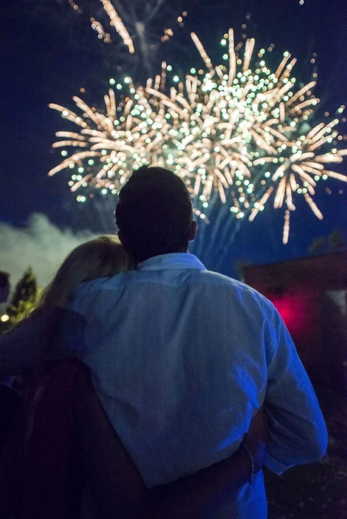 Cornel Ilie şi Eliza s-au bucurat de un superb foc de artificii