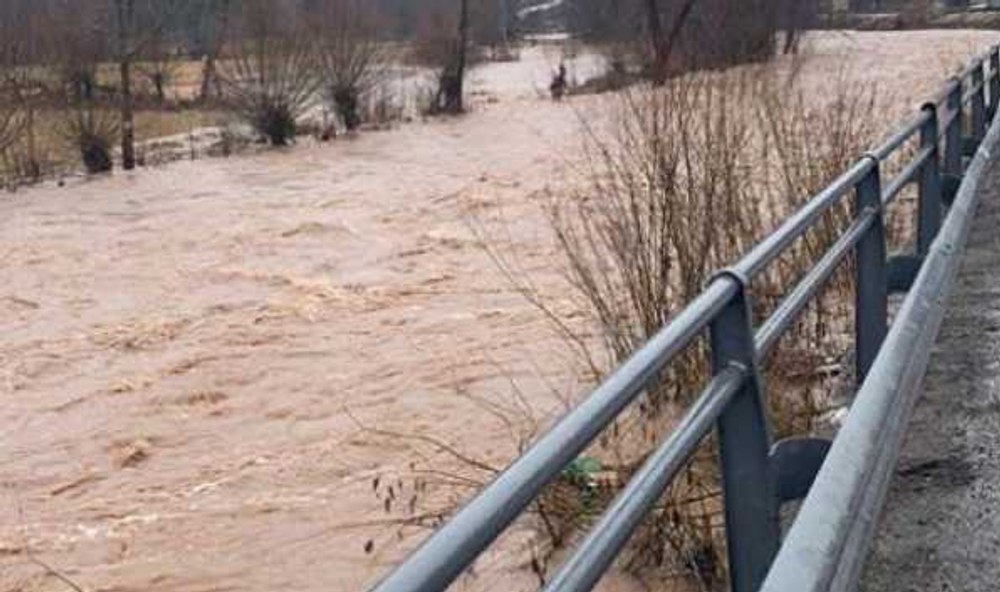 Râuri din 11 județe, sub avertizări Cod portocaliu și Cod galben de inundaţii 