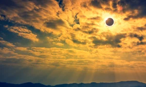 eclipsa de soare foto shutterstock