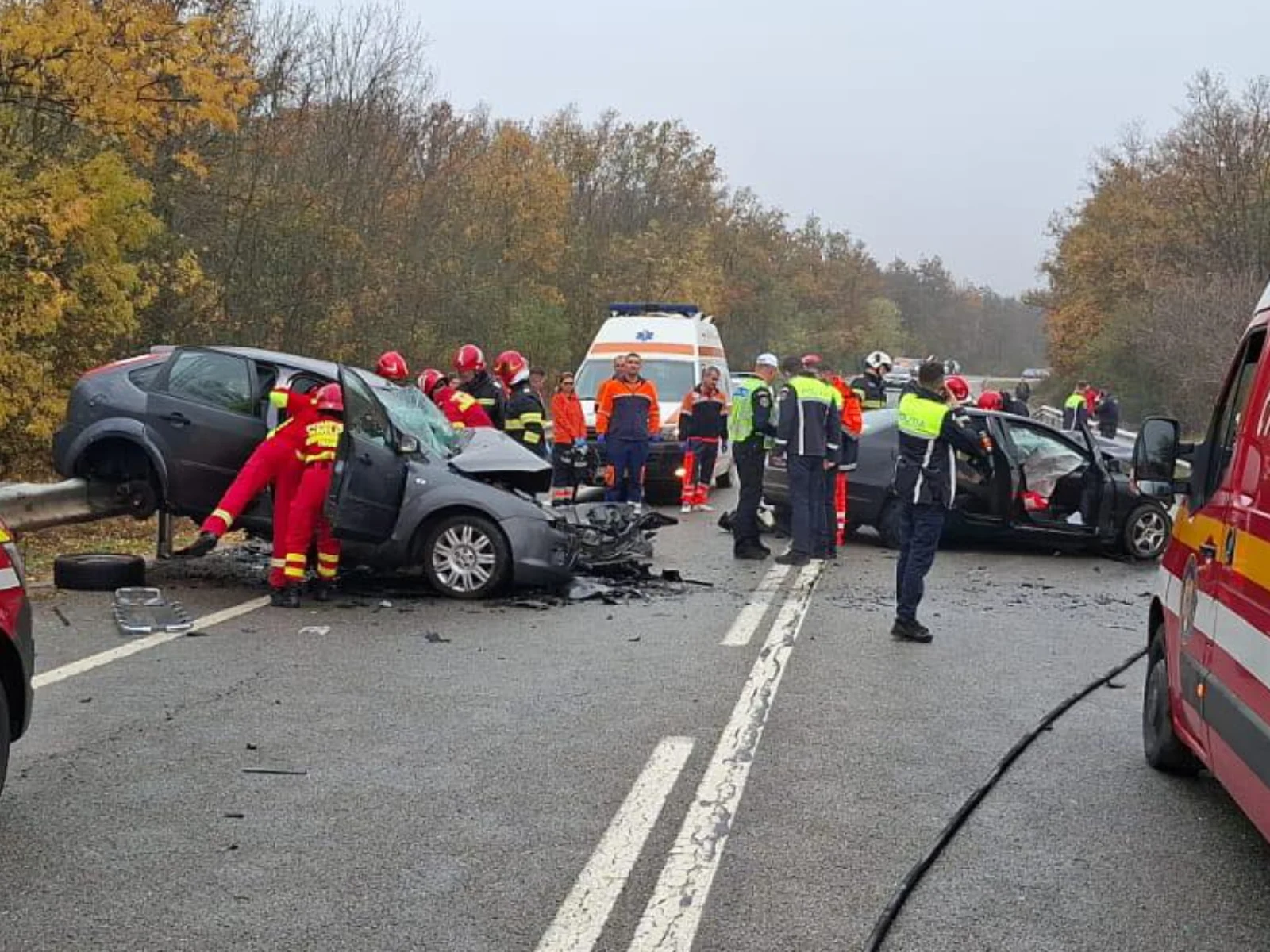 Doi morţi şi un rănit în urma unui accident în Dolj. Unul din șoferi se afla pe contrasens la momentul impactului