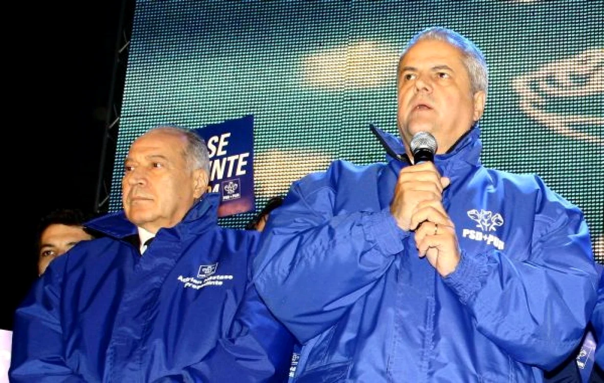Noiembrie 2004, campania electorală. Adrian Năstase tocmai beneficia de banii produşi de "Trofeul Calităţii", Dan Voiculescu abia ce intrase în posesia Institutului de Cercetări Alimentare