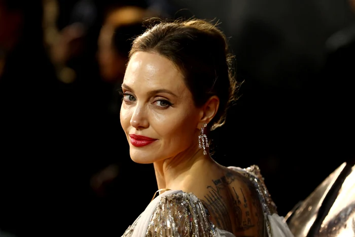 
    Angelina Jolie și colegii ei au fost evacuați din Insula FuerteventuraFoto: Getty  