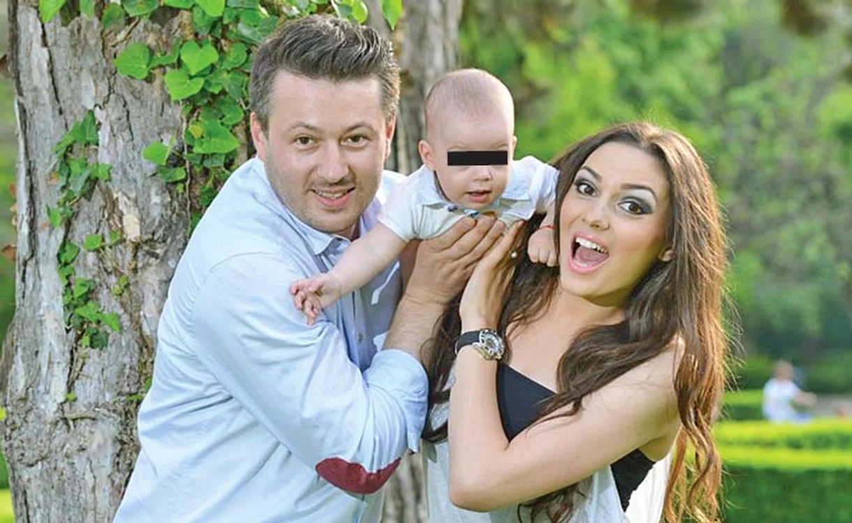 
    Amalia (stânga), alături de Dani Oţil şi Flavia Mihăşan  