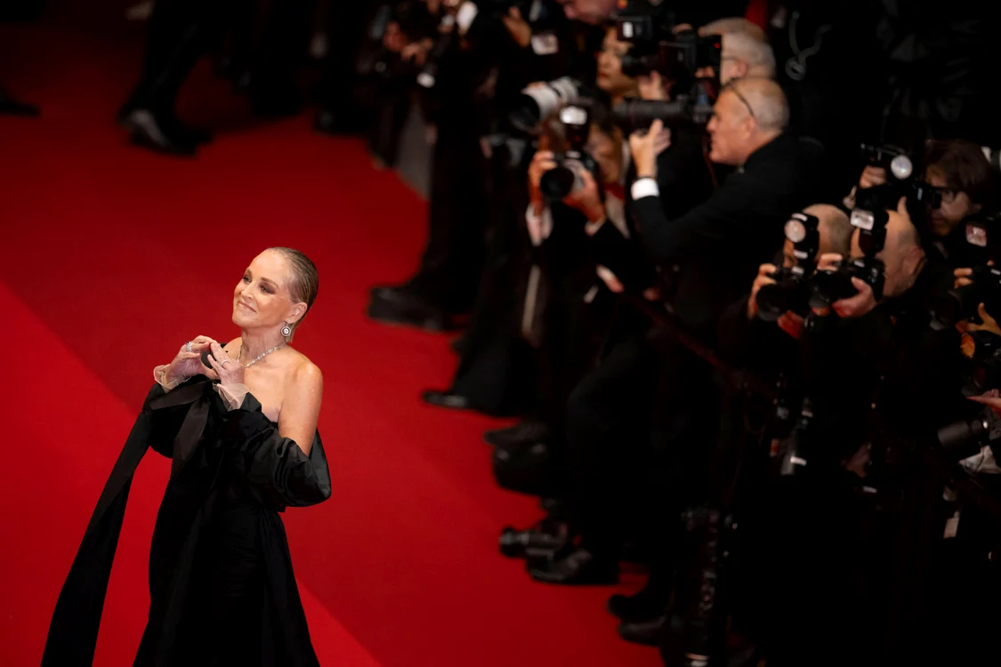 Sharon Stone în negru la Cannes, Profimedia (4) jpg
