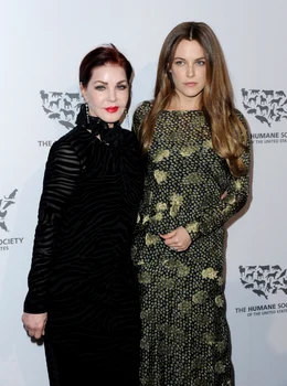 Riley Keough și Priscilla Presley