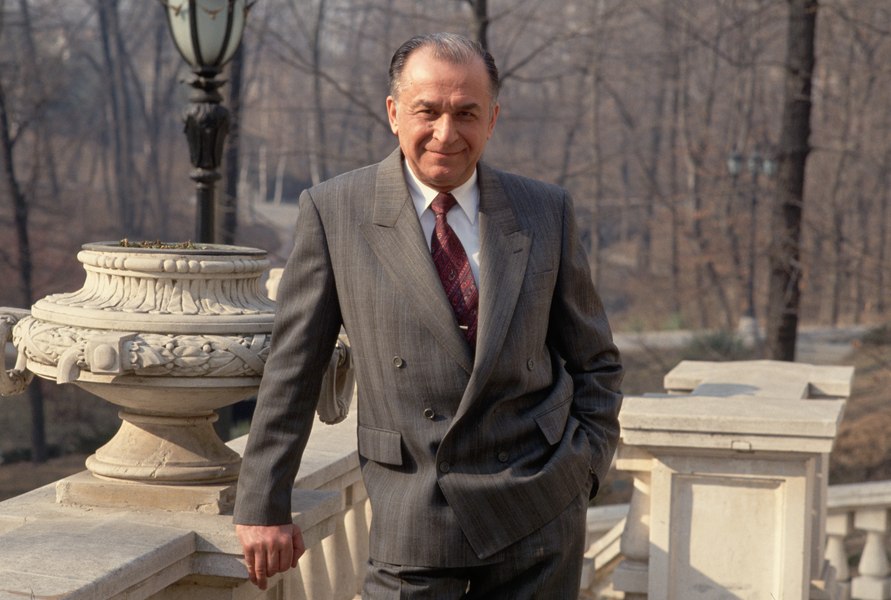 Moment de reculegere în memoria fostului președinte Ion Iliescu. Anunțul Federației Române de Fotbal