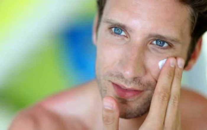Studiul românilor arată că after shave-ul este produsul pe care îl utilizează 86% dintre bărbaţii din România. FOTO howtogetglowingskin.net