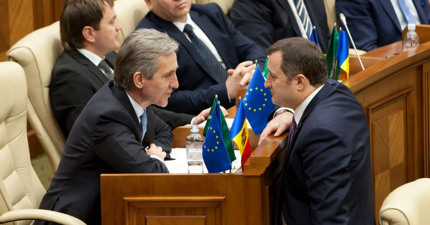 Vlad Filat şi Iurie Leancă la şedinţa Parlamentului. FOTO Adevărul/Alexandru Tarlev