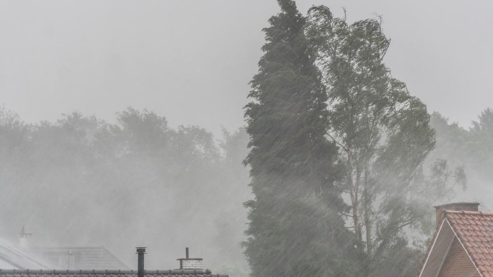 Averse puternice și vânt până vineri seară. Cod galben în mai multe județe din țară