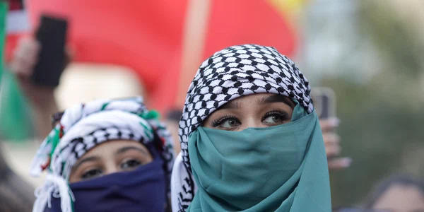 Miting de solidaritate cu poporul palestinian organizat în Piaţa Universităţii din București. FOTO Inquam Photos / George Călin