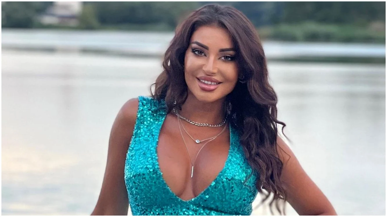 Elena Ionescu, primele declarații, după ce a fost surprinsă în tandrețuri cu un bărbat