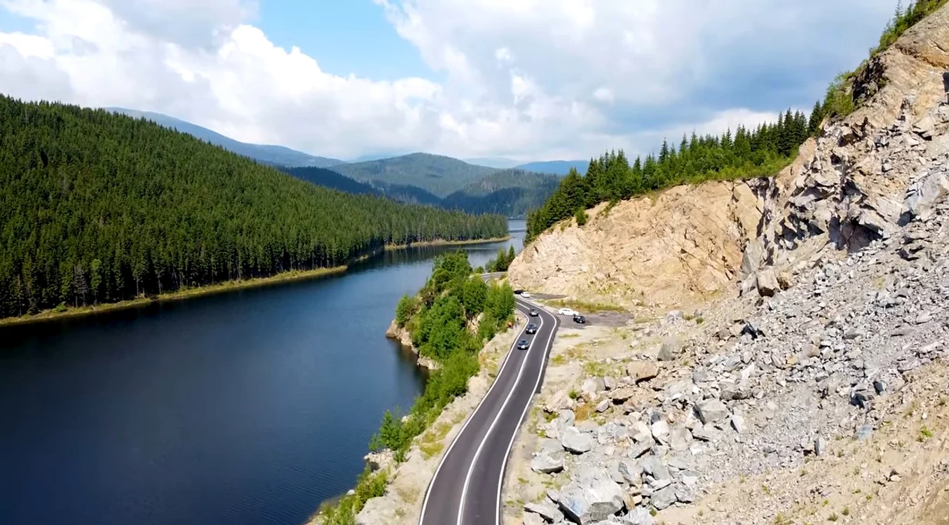 Lacul Oașa, un mic paradis, una dintre comorile Transilvaniei / Foto: Captură video