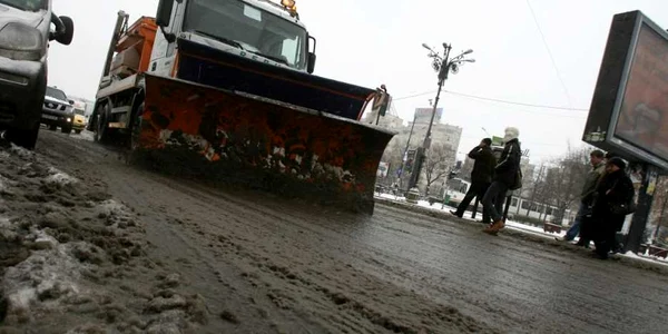 Consiliul Judeţean aşteaptă înscrierile pentru licitaţia la deszăpezirea pe drumurile din Prahova (foto: arhivă Adevărul)