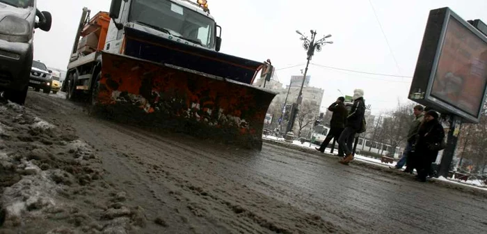 Consiliul Judeţean aşteaptă înscrierile pentru licitaţia la deszăpezirea pe drumurile din Prahova (foto: arhivă Adevărul)