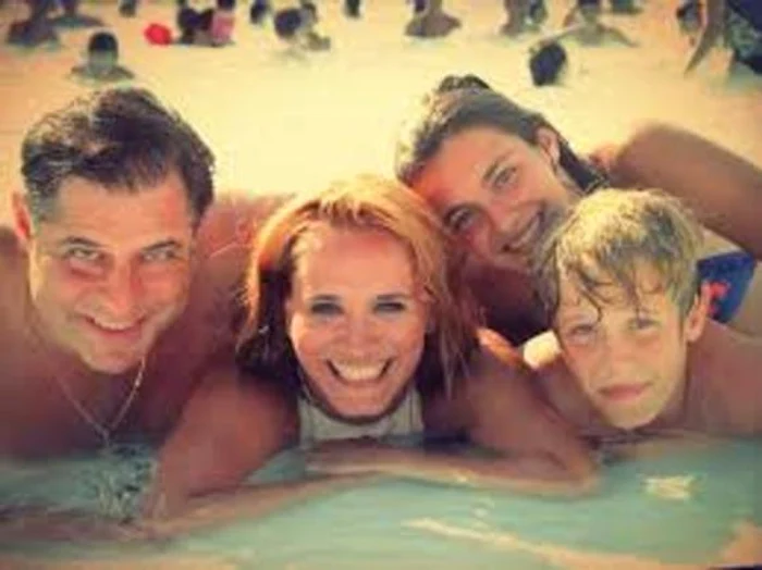 Andreea Esca, împlinită, alături de familia ei