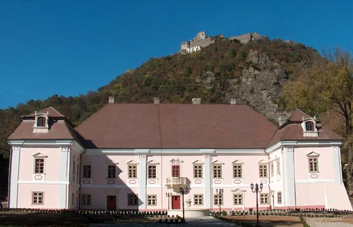 Palatul Magna Curia, sediul Muzeului Civilizației Dacice și Romane Deva (Foto și prelucrare computerizată: Ionuț Codrea)