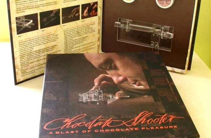 „Chocolate Shooter”, un dispozitiv cu ajutorul căruia se putea introduce cu uşurinţă pudră de ciocolată direct pe nas a fost realizat de un ciocolatier belgian. FOTO The Independent