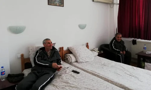 oameni strazii din bucuresti la hotel jpeg