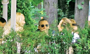 Fosta amantă a lui  Piţurcă a luat masa la  terasă cu patru bărbaţi jpeg