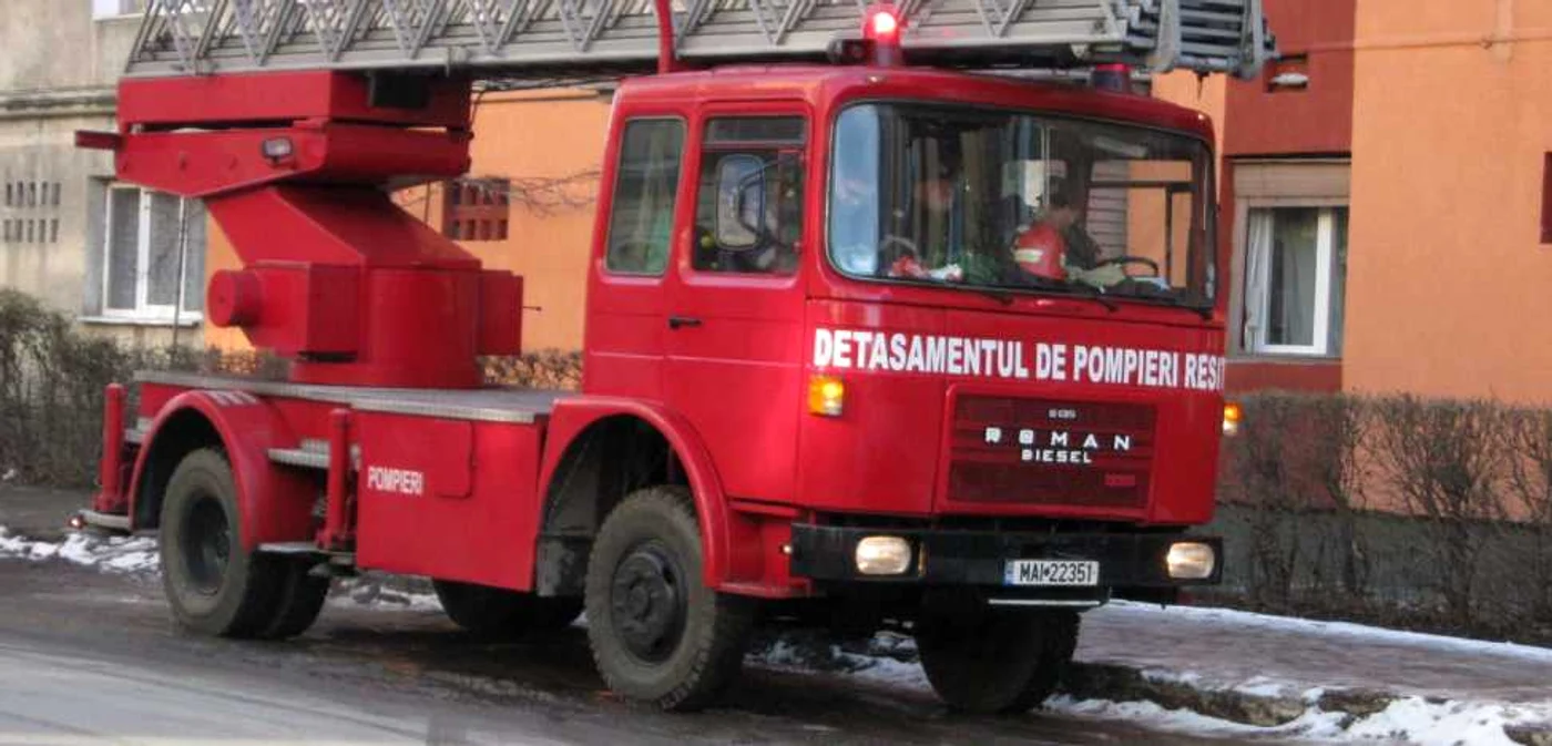 Pompierii cărăşeni au intervenit la Moldova Nouă