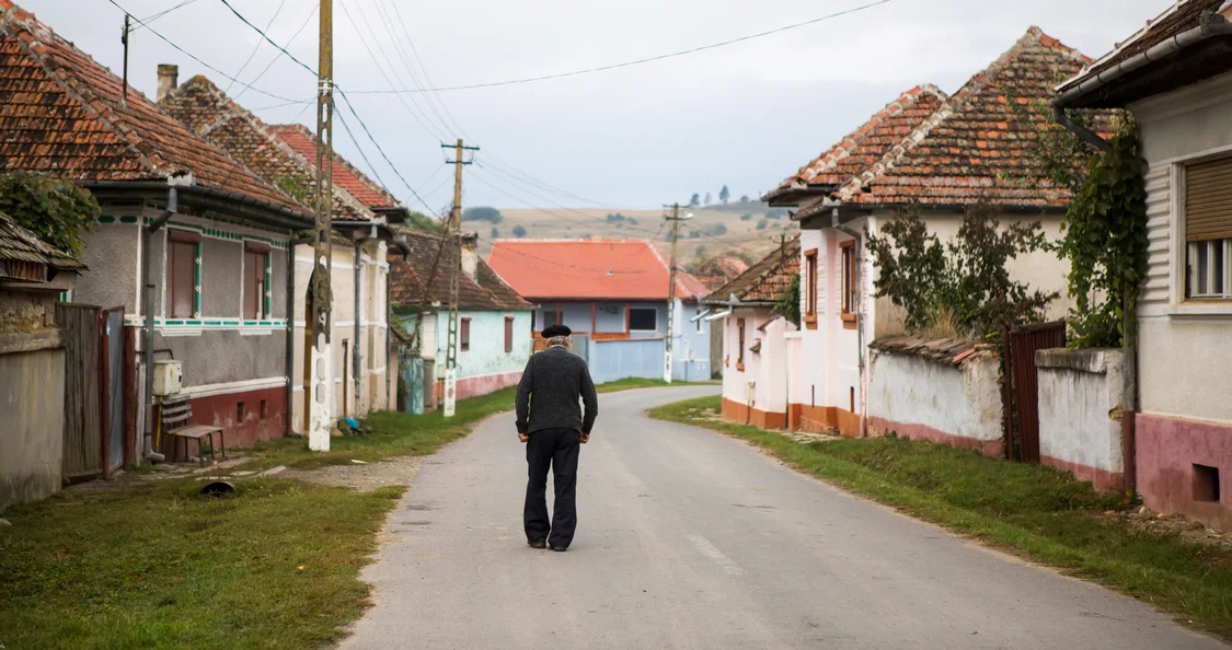 Lumea satului, mai dezamăgită ca oricând. FOTO: Getty Images